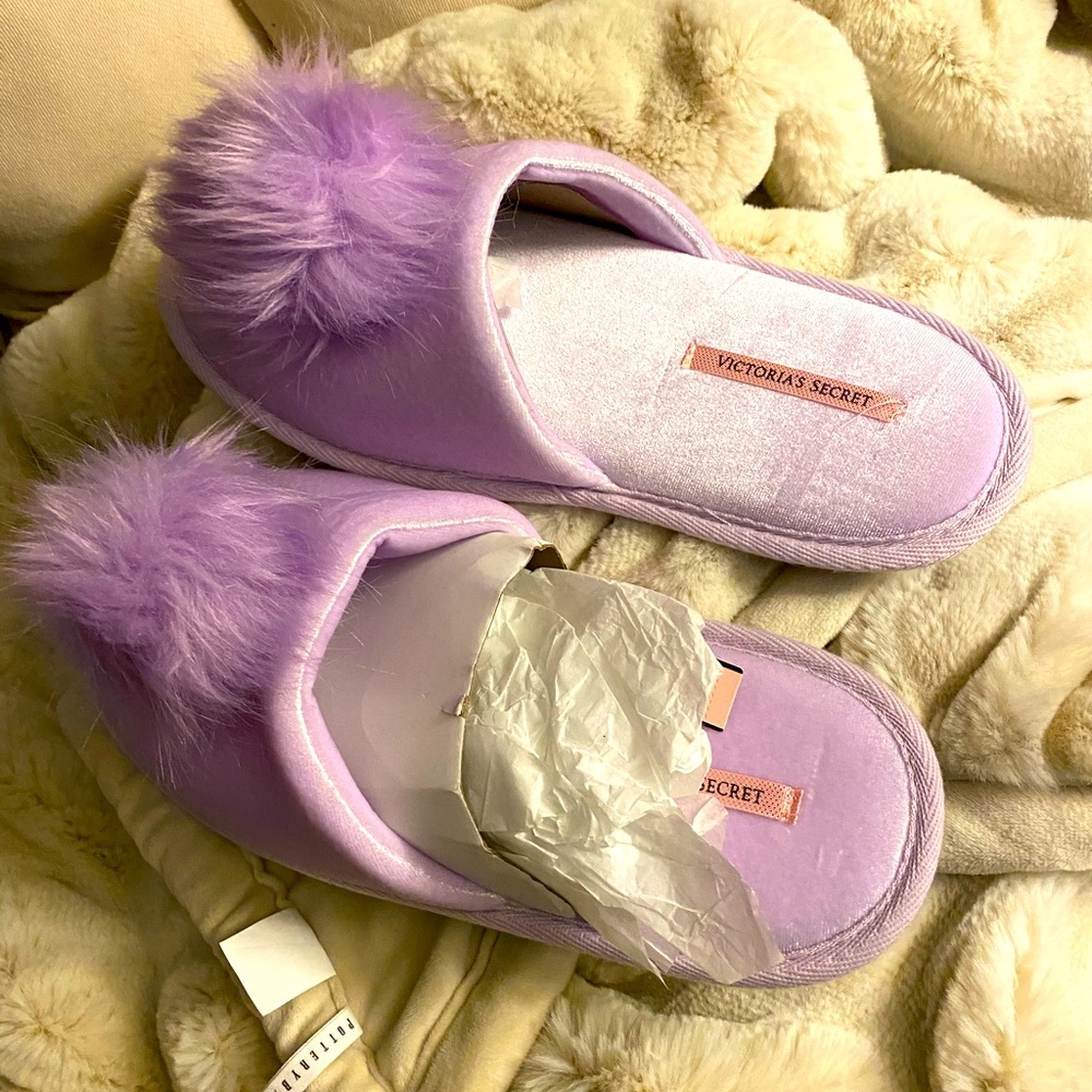 Slippers NWT - Picture 2 of 4
